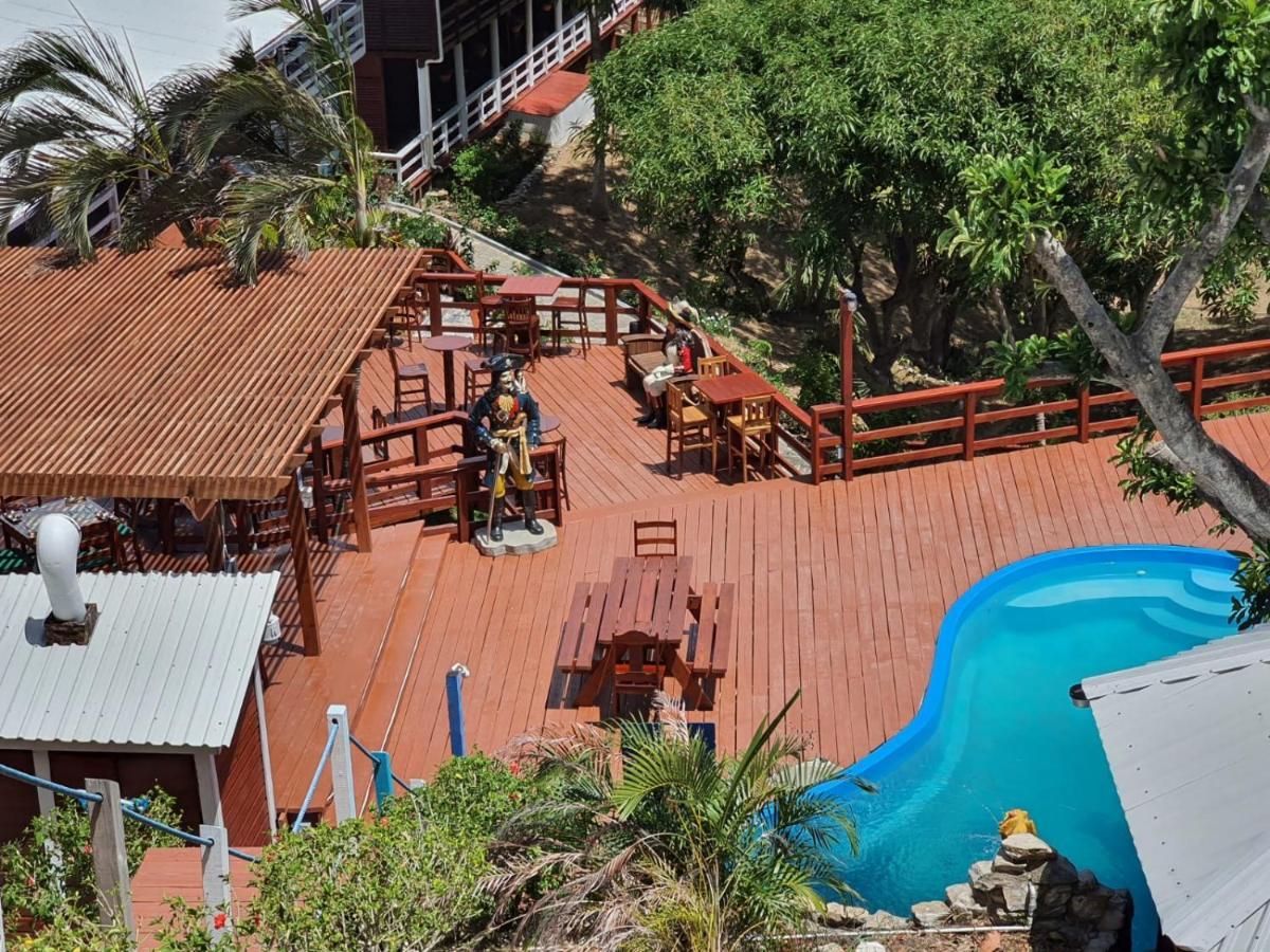 Hotel And Dive Center Roatan Yacht Club French Harbour Exterior photo