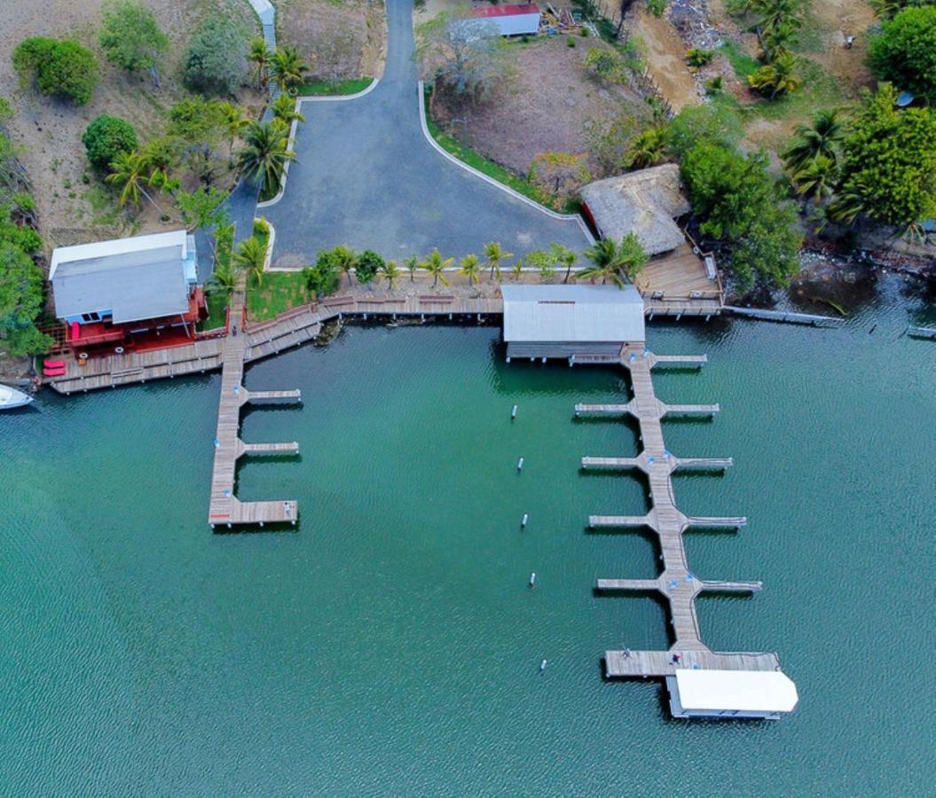 Hotel And Dive Center Roatan Yacht Club French Harbour Exterior photo