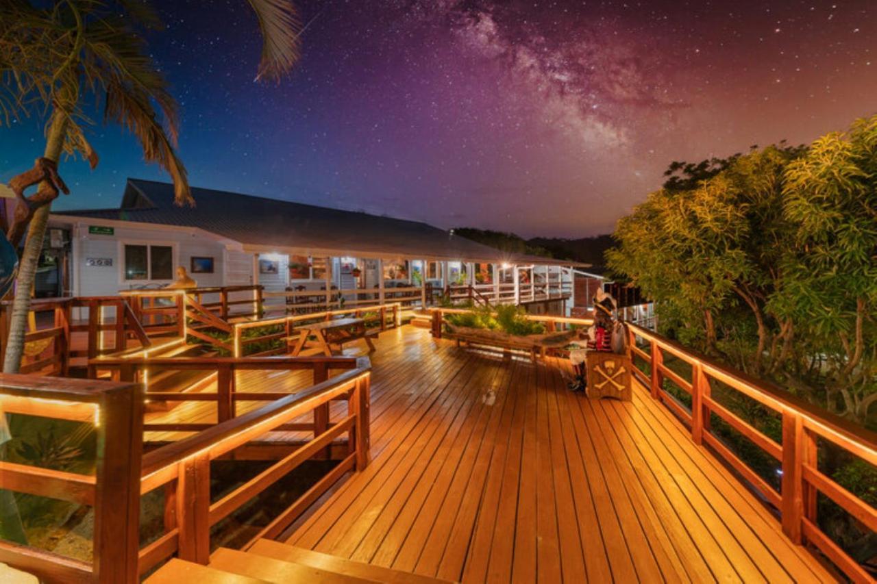 Hotel And Dive Center Roatan Yacht Club French Harbour Exterior photo