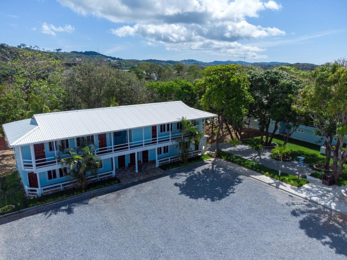 Hotel And Dive Center Roatan Yacht Club French Harbour Exterior photo